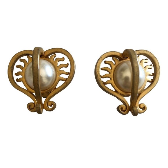 Unbranded Jewelry - Vintage Chunky Clip On Earrings Brushed Gold Heart Faux Pearl 1980s